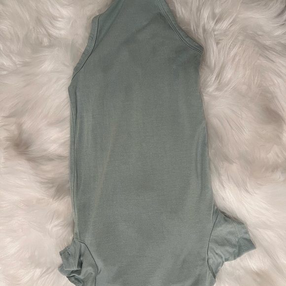 Kyte Baby Onesie with Hat - light sage green color - bodysuit baby pajama set - Picture 3 of 3